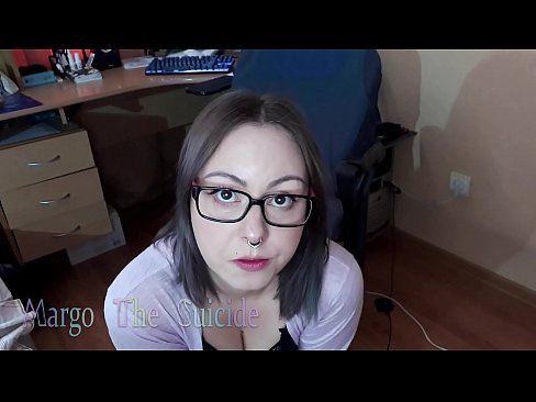 ❤️ Духтари Санобар бо айнак Дилдо амиқ дар камера ☑ Видео мақъад дар мо ❤