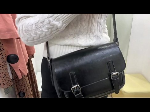 ❤️ Мастурбатсияи оммавии зани ҷавон ФералБерри бо дилдо дар утоқи мувофиқ ☑ Видео мақъад дар мо ❤