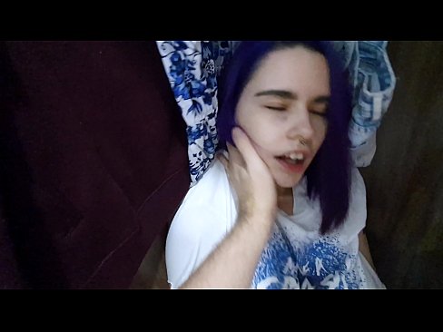 ❤️ Хоҳарамро дар ҷевон ёфт ва ба ӯ кӯмак кард ☑ Видео мақъад дар мо ❤
